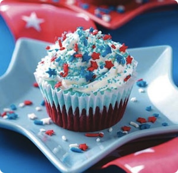 Red-White-and-Blue-Cupcakes-Sprinkles-and-Confetti